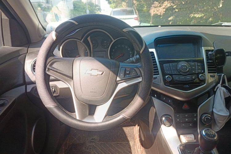 Used Chevrolet Cruze 2013 Hatchback 1.6L Manual Luxury Model Steering Wheel