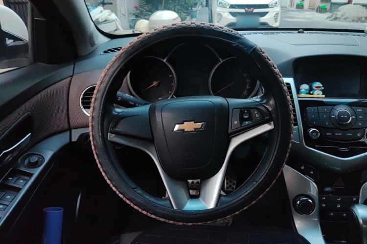 Used Chevrolet Cruze 2013 Hatchback 1.6L Automatic Luxury Model Steering Wheel