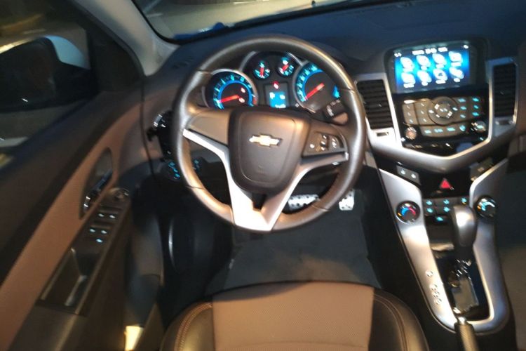 Used Chevrolet Cruze 2013 Hatchback 1.6L Automatic Luxury Model Steering Wheel