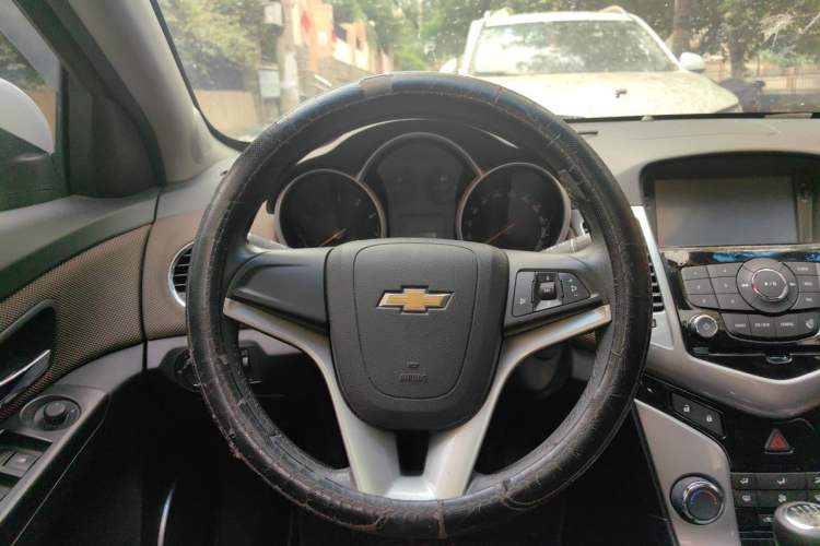Used Chevrolet Cruze 2013 Hatchback 1.6L Manual Luxury Model Steering Wheel