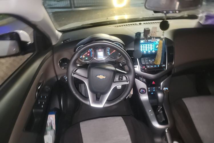 Used Chevrolet Cruze 2013 Hatchback 1.6L Automatic Luxury Model Steering Wheel