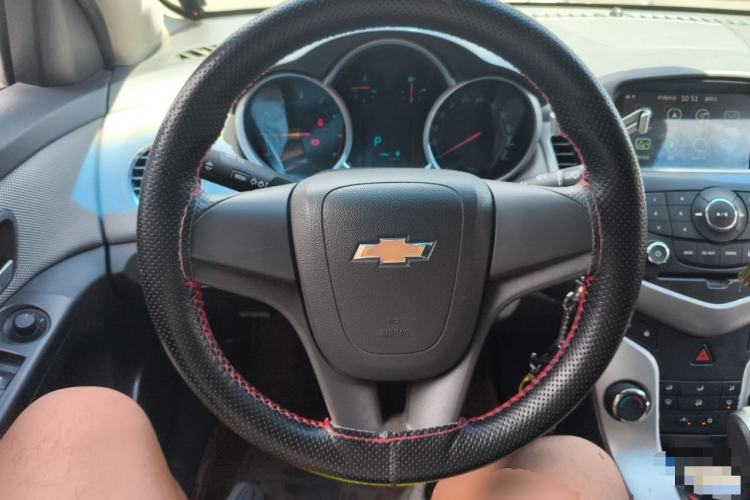 Used Chevrolet Cruze 2013 1.6L SE AT Steering Wheel