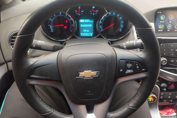 Used Chevrolet Cruze 2013 Hatchback 1.6T Automatic Flagship Model Steering Wheel