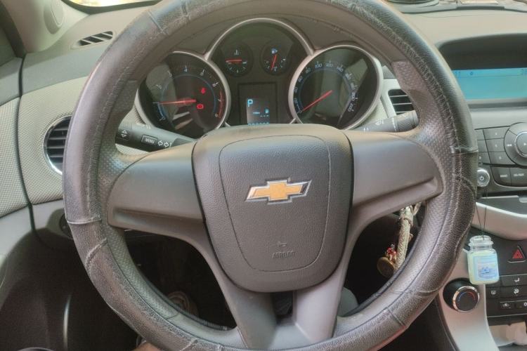 Used Chevrolet Cruze 2013 1.8L SE AT Steering Wheel