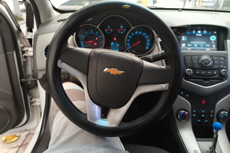 Used Chevrolet Cruze 2013 1.8L SE AT Steering Wheel