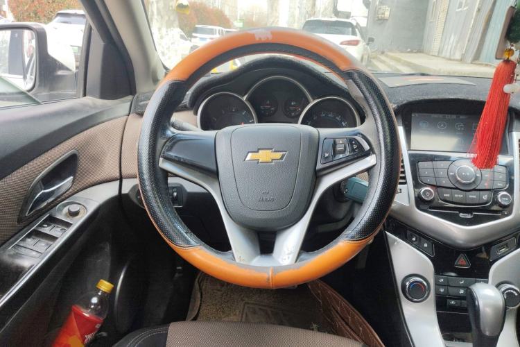 Used Chevrolet Cruze 2013 Hatchback 1.6L Automatic Luxury Model Steering Wheel