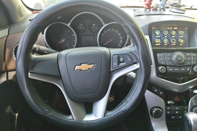 Used Chevrolet Cruze 2013 Hatchback 1.6L Automatic Luxury Model Steering Wheel