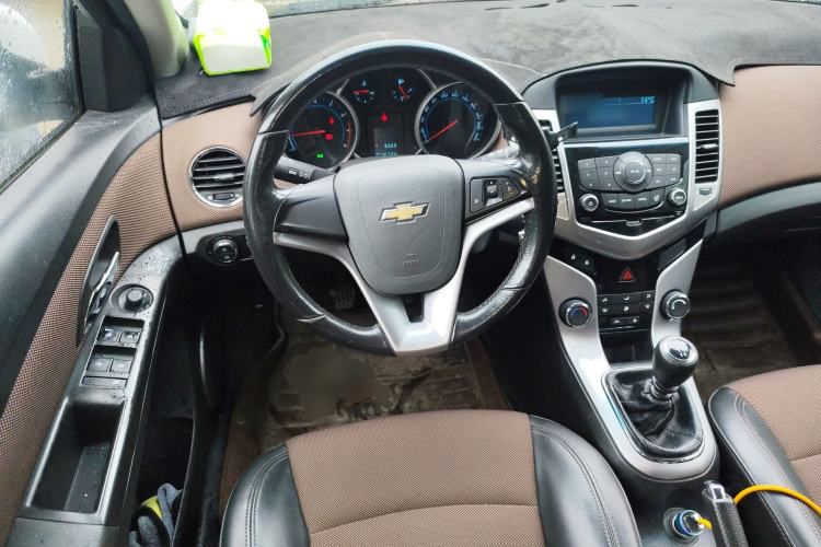 Used Chevrolet Cruze 2013 Hatchback 1.6L Manual Luxury Model Steering Wheel