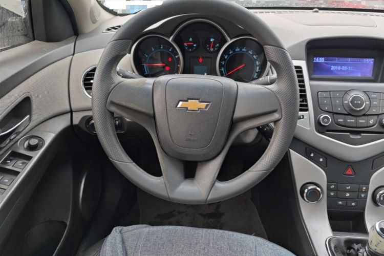 Used Chevrolet Cruze 2013 1.6L SE MT Steering Wheel