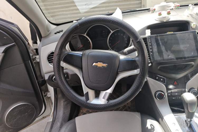 Used Chevrolet Cruze 2013 1.8L SE AT Steering Wheel