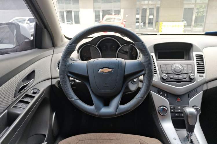 Used Chevrolet Cruze 2013 1.8L SE AT Steering Wheel