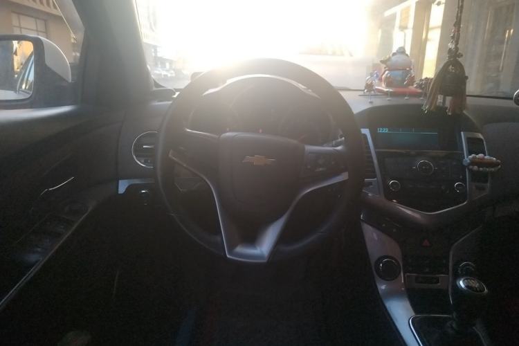 Used Chevrolet Cruze 2013 Hatchback 1.6L Manual Luxury Model Steering Wheel