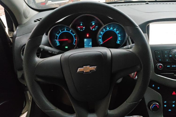 Used Chevrolet Cruze 2013 1.8L SE AT Steering Wheel