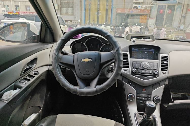 Used Chevrolet Cruze 2013 1.6L SL MT Steering Wheel