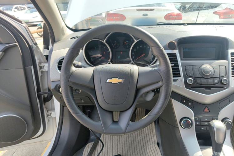 Used Chevrolet Cruze 2013 1.8L SE AT Steering Wheel