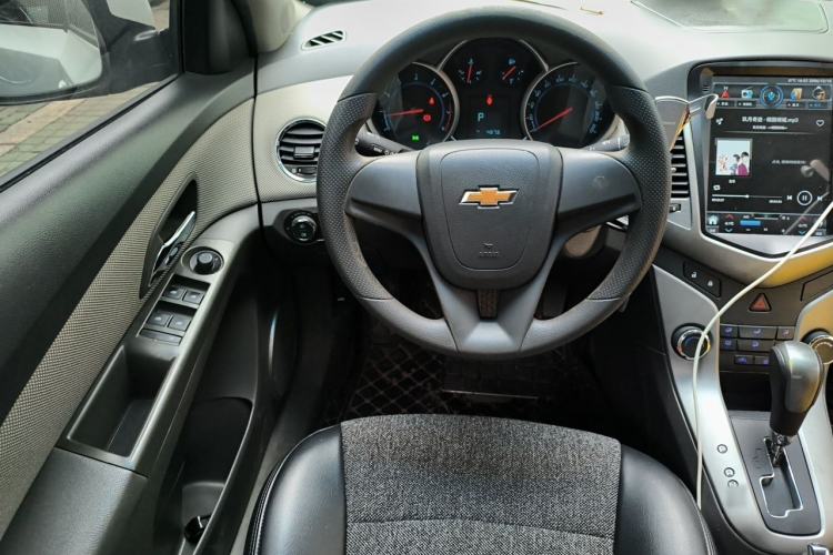 Used Chevrolet Cruze 2013 1.6L SE AT Steering Wheel