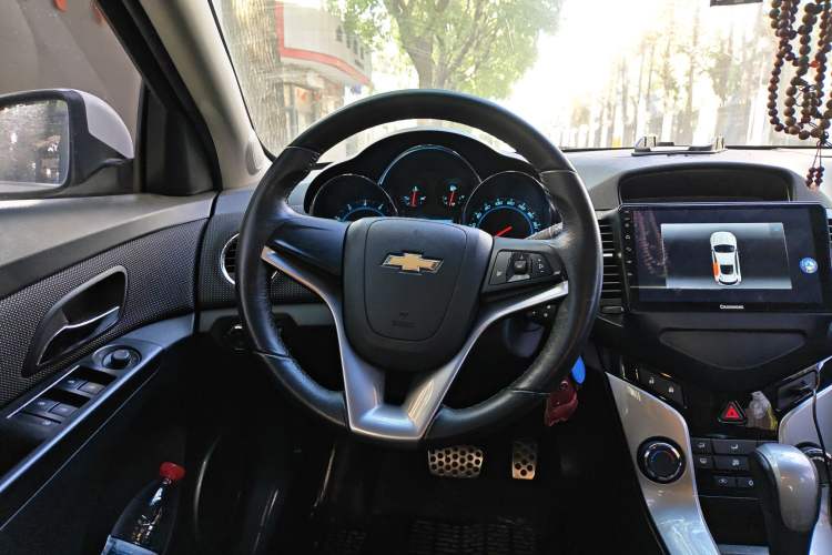Used Chevrolet Cruze 2013 Hatchback 1.6T Automatic Flagship Model Steering Wheel