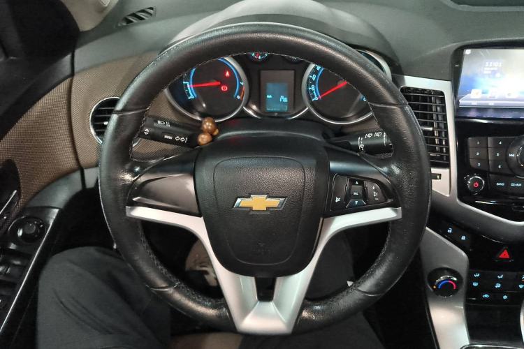 Used Chevrolet Cruze 2013 Hatchback 1.6L Manual Luxury Model Steering Wheel