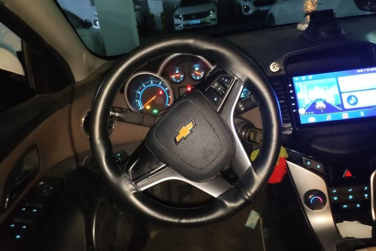 Used Chevrolet Cruze 2013 Hatchback 1.6L Manual Luxury Model Steering Wheel