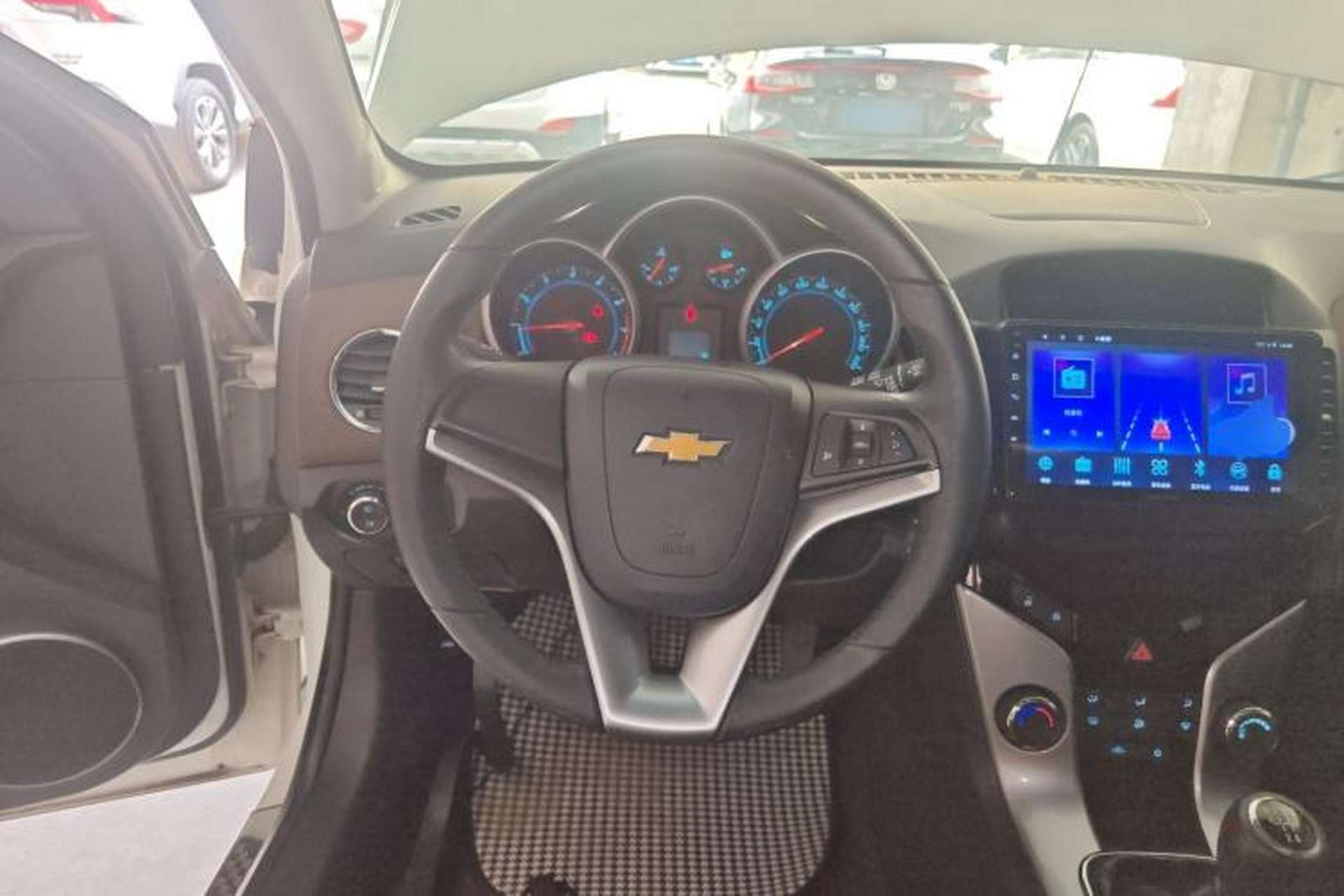 Used Chevrolet Cruze 2013 Hatchback 1.6L Manual Luxury Model Steering Wheel