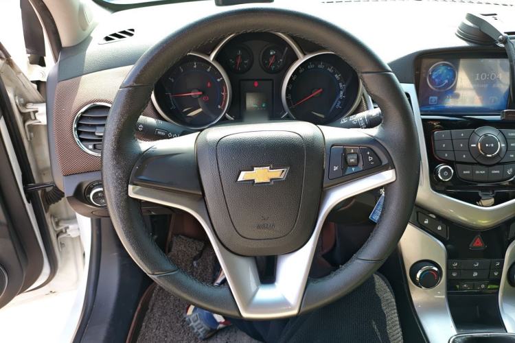 Used Chevrolet Cruze 2013 Hatchback 1.6L Manual Luxury Model Steering Wheel
