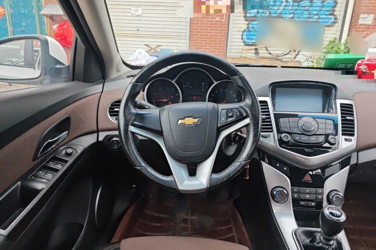 Used Chevrolet Cruze 2013 Hatchback 1.6L Manual Luxury Model Steering Wheel