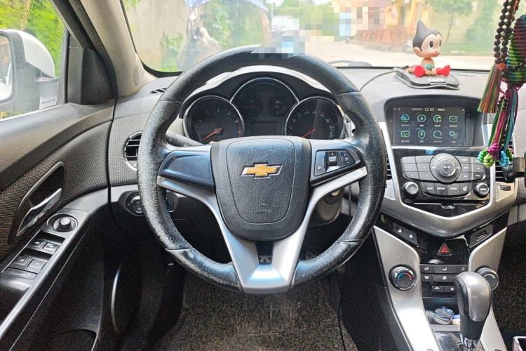 Used Chevrolet Cruze 2013 Hatchback 1.6T Automatic Flagship Model Steering Wheel