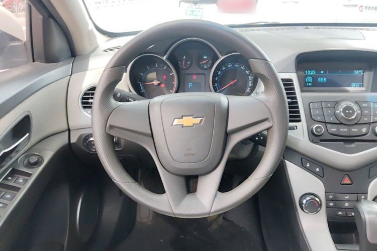 Used Chevrolet Cruze 2013 1.6L SE AT Steering Wheel