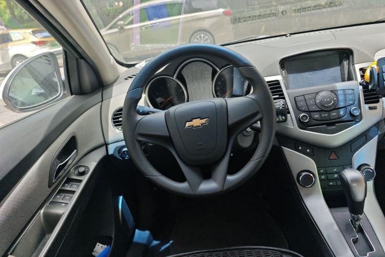 Used Chevrolet Cruze 2013 1.8L SE AT Steering Wheel