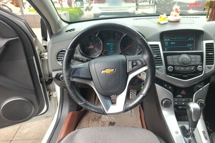 Used Chevrolet Cruze 2013 Hatchback 1.6T Automatic Flagship Model Steering Wheel