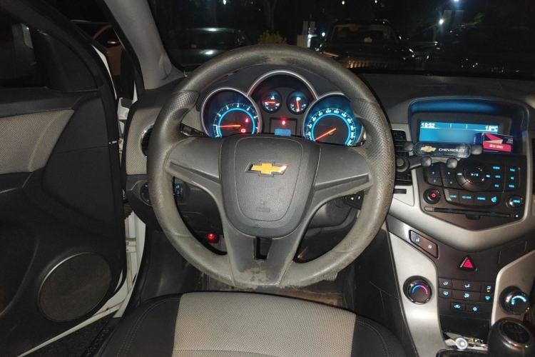 Used Chevrolet Cruze 2013 1.6L SE MT Steering Wheel