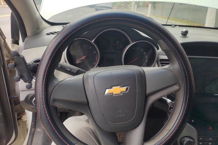 Used Chevrolet Cruze 2013 1.8L SE AT Steering Wheel