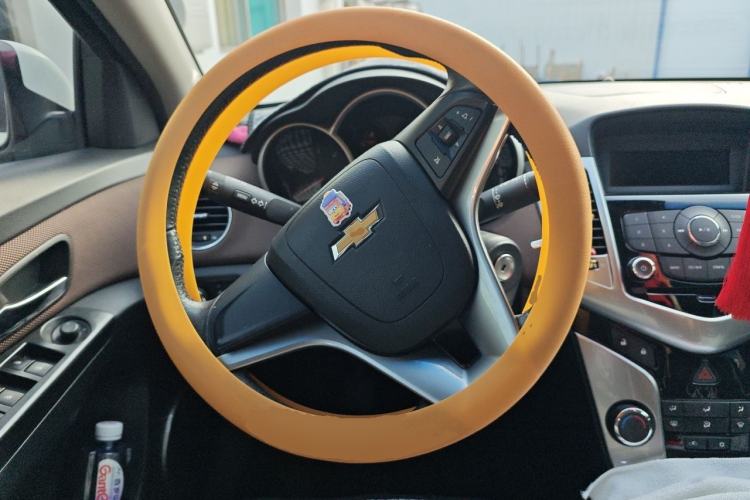 Used Chevrolet Cruze 2013 Hatchback 1.6L Manual Luxury Model Steering Wheel