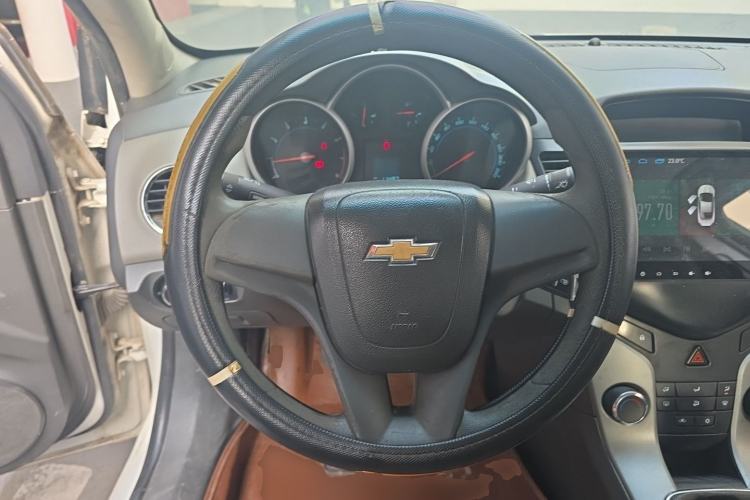 Used Chevrolet Cruze 2013 1.6L SL Grand Edition Manual Transmission Steering Wheel