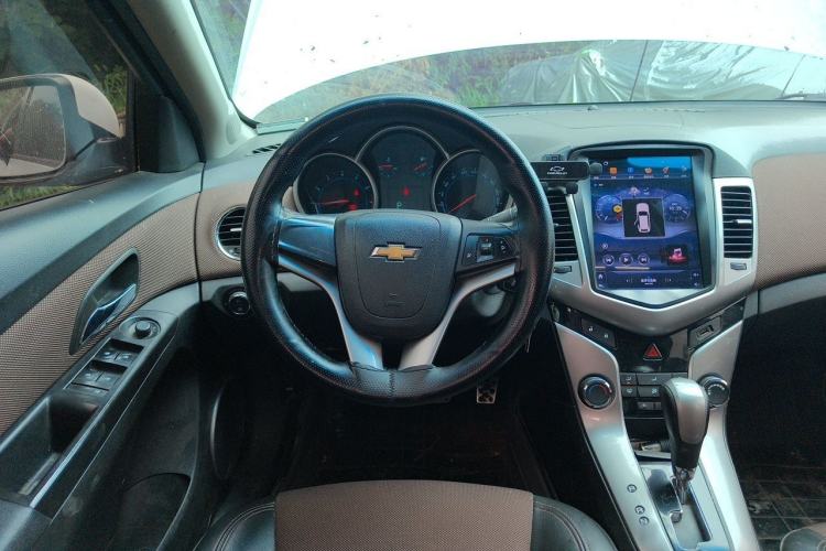 Used Chevrolet Cruze 2013 Hatchback 1.6L Automatic Luxury Model Steering Wheel