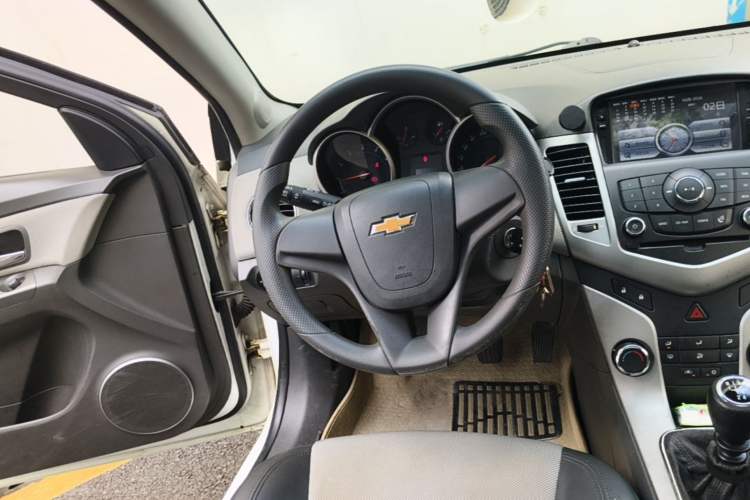 Used Chevrolet Cruze 2013 1.6L SE MT Steering Wheel