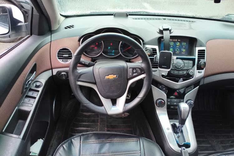 Used Chevrolet Cruze 2013 Hatchback 1.6L Automatic Luxury Model Steering Wheel