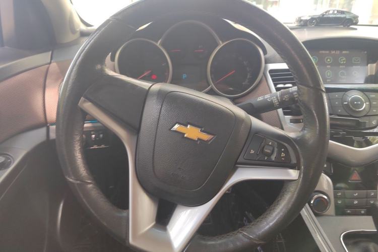 Used Chevrolet Cruze 2013 Hatchback 1.6L Automatic Luxury Model Steering Wheel