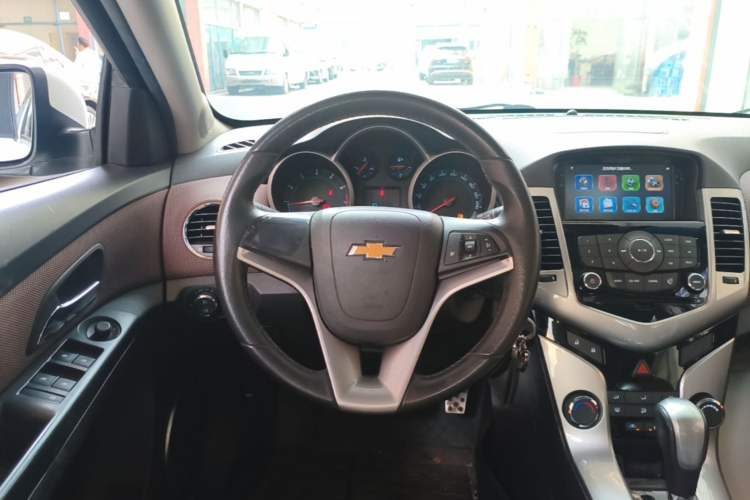 Used Chevrolet Cruze 2013 Hatchback 1.6L Automatic Luxury Model Steering Wheel