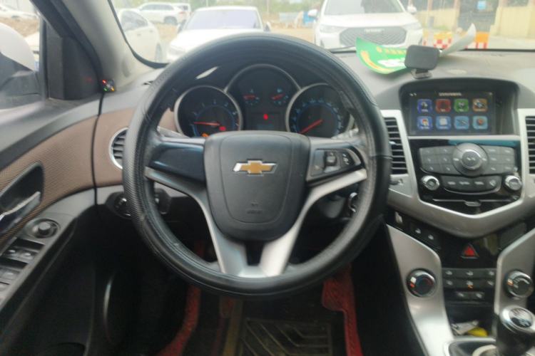 Used Chevrolet Cruze 2013 Hatchback 1.6L Manual Luxury Model Steering Wheel