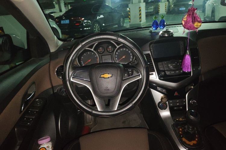 Used Chevrolet Cruze 2013 Hatchback 1.6L Manual Luxury Model Steering Wheel