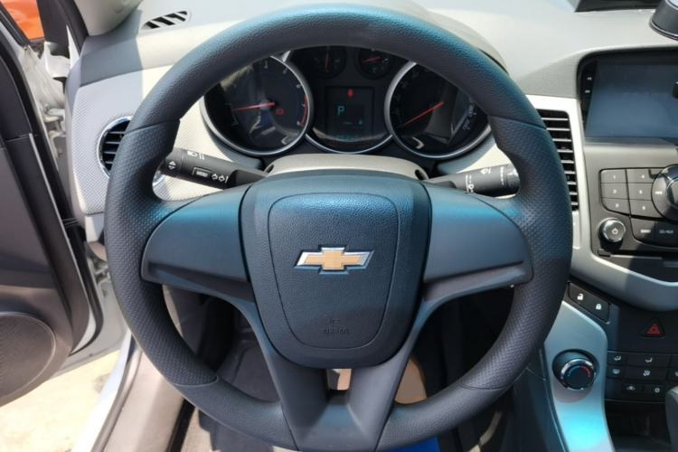 Used Chevrolet Cruze 2013 1.8L SE AT Steering Wheel