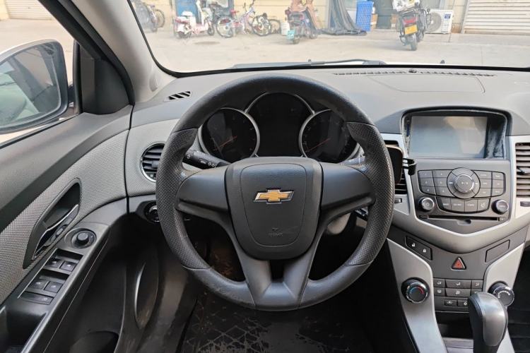 Used Chevrolet Cruze 2013 1.8L SE AT Steering Wheel