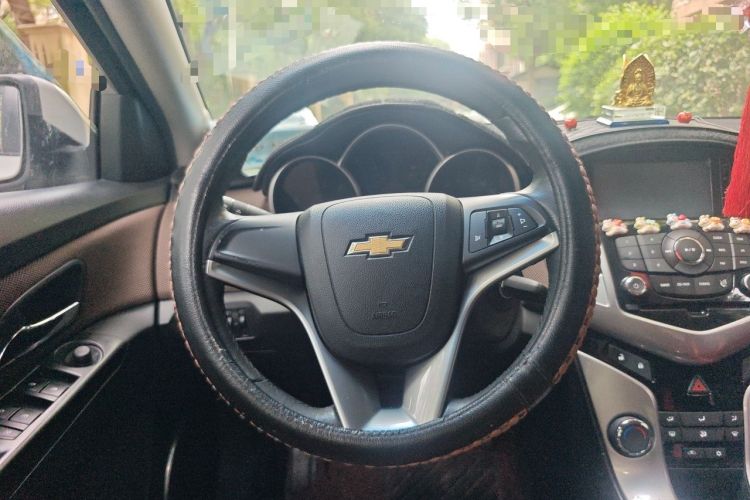 Used Chevrolet Cruze 2013 Hatchback 1.6L Manual Luxury Model Steering Wheel
