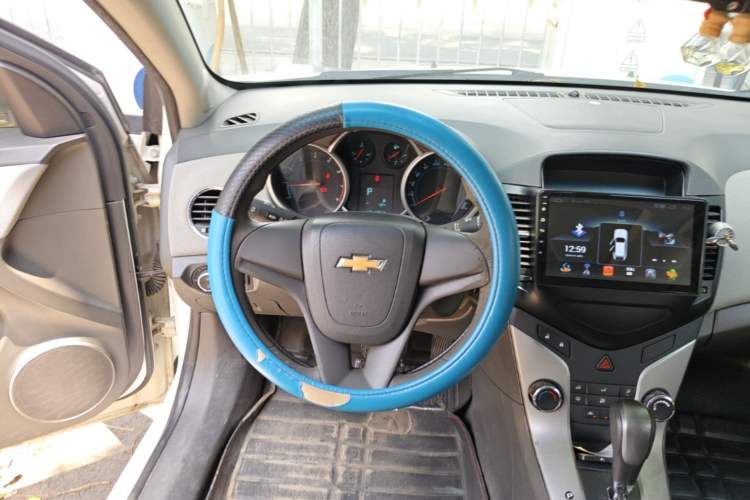 Used Chevrolet Cruze 2013 1.6L SE AT Steering Wheel