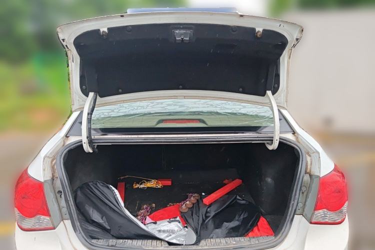 Used Chevrolet Cruze 2013 1.8L SE AT Trunk