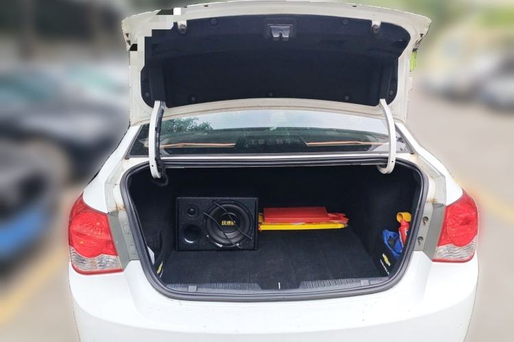 Used Chevrolet Cruze 2013 1.8L SE AT Trunk