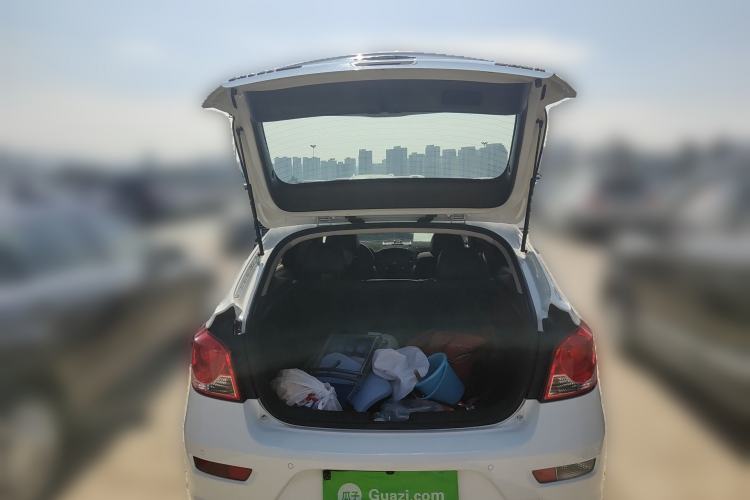 Used Chevrolet Cruze 2013 Hatchback 1.6T Automatic Flagship Model Trunk