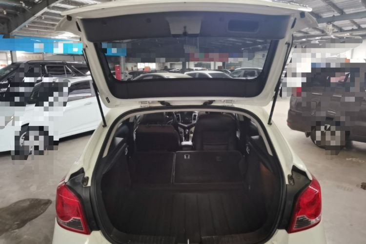 Used Chevrolet Cruze 2013 Hatchback 1.6L Automatic Luxury Model Trunk