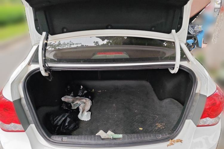 Used Chevrolet Cruze 2013 1.8L SE AT Trunk